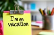 © Wan - Bright note indicating vacation time on a desk.