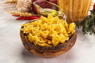 Canvas Print - Raw dry Italian pasta - farfalle