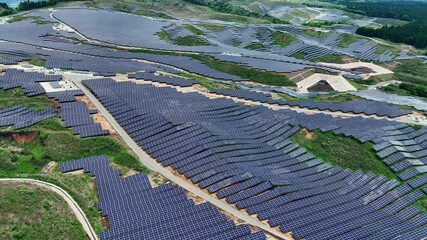 Poster - 森林に設置されたメガソーラー太陽光発電所　空撮