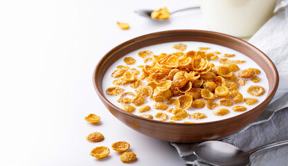 A bowl of cereal with milk