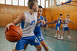 © Zamrznuti tonovi - Basketball game with players in blue