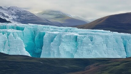 Poster - Massive turquoise glacier contrasts with mountains and ice formations in a vast, beautiful landscape