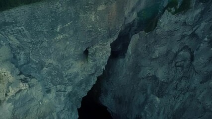 Aufkleber - Drone soaring above a stunning canyon, showcasing nature's power and beauty. Layers of rock, erosion, and lush green forests shape the terrain