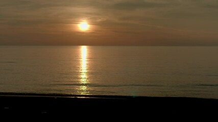 Poster - 夕日の海岸と波