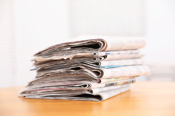 Canvas Print - Stack of many newspapers on wooden table