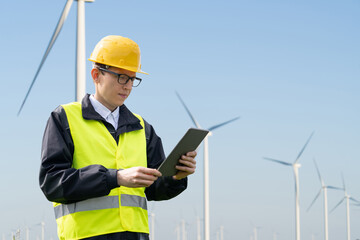 Aufkleber - Engineer with digital tablet controls wind turbines