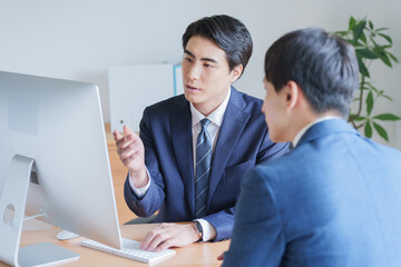 Poster - 会議をするビジネスパーソン