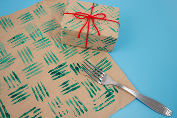 Wall Mural - Decorative stamps tutorial with fork in the paint and sheets of paper. Create unique wrapping paper, DIY crafting project for personalized designs. Christmas activity for kids,