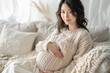 © fanjianhua - A pregnant young woman