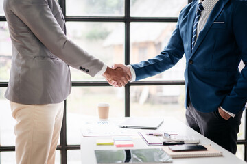 Poster - Two men shaking hands in a business meeting