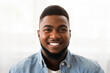 © Prostock-studio - Closeup portrait of young attractive black guy with happy face expression, copy space