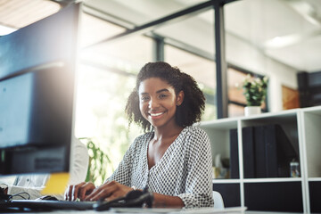 Aufkleber - Black woman, computer and portrait for report in office, accountant and online for investment revenue. Person, financial advisor and plan for company budget in workplace, typing and email tasks