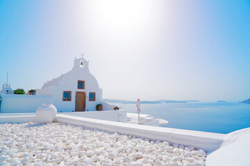 Canvas Print - beautiful details of Santorini island - typical house with white walls and blue Aegan sea Greece