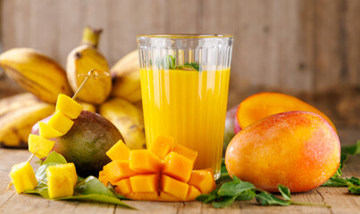 Wall Mural - Refreshing Mango Juice with Fresh Fruits – Healthy and Tropical Drink