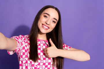 Poster - Portrait of nice young woman selfie thumb up wear checkered t-shirt isolated on violet color background