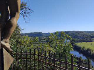 At the foot of the landscape, Au pied du paysage