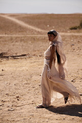 woman in the desert, fashion shooting in Morocco