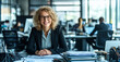 © stockmotion - Sozialversicherungsfachangestellte in einem modernen Büro