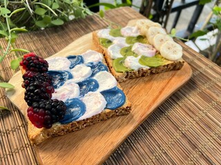 Greek yoghurt mixed blue almond peanut butter toast with blackberries and greek yoghurt matcha almonds butter toast with banana.