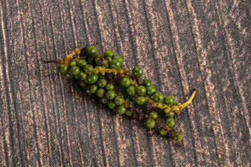 Wall Mural - Green pepper corn heap isolated