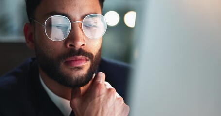 Leinwandbilder - Reading, computer and businessman in office at night for corporate budget report deadline. Thinking, glasses and male financial analyst working overtime for company investment analysis on desktop.