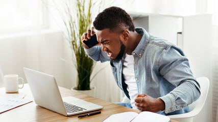 Poster - Internet malfunction. Angry businessman talking on phone with technical support and looking at laptop screen with irritation.