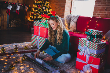 Poster - Full body photo of teen girl wrapping gift prepare wear green christmas clothes enjoy cozy x-mas party decoration interior flat indoors