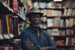 © Fotograf - A person standing in a library, wearing a hat and glasses, surrounded by books and shelves