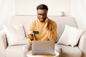Aufkleber - Discontented black man calling to bank solving problems with credit card shopping online on laptop at home