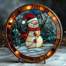 家の前で松ぼっくりを拾う麦わら帽子の雪だるま ヴィンテージ ステンドグラス クリスマス雪だるまステンドグラス 無料画像 - Public Domain Pictures