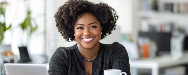 Poster - Smiling Woman in Office