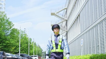 Poster - ビルの見回りをする警備員