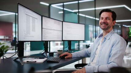 Fototapete - Programmer Man Coding On Computer Screen