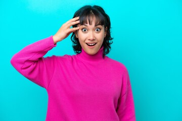 Wall Mural - Young Argentinian woman isolated on blue background has realized something and intending the solution