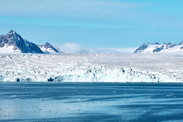 svalbard glacier daylight