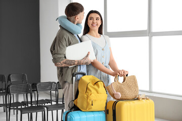 Canvas Print - Couple of tourists with baggage at airport