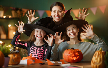 Canvas Print - Happy family preparing for Halloween.