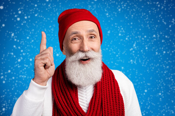 Poster - Portrait of astonished cheerful aged man point finger have good mood isolated on blue color background