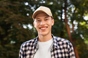 Wall Mural - Portrait of smiling man in baseball cap outdoors