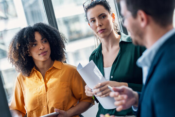 Canvas Print - Smart business team talking with colleagues in the meeting on coworking space.