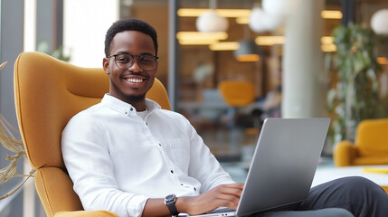 Aufkleber - Smiling businessman working on laptop in modern office space
