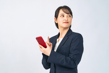 Aufkleber - スマホを使うスーツを着た女性