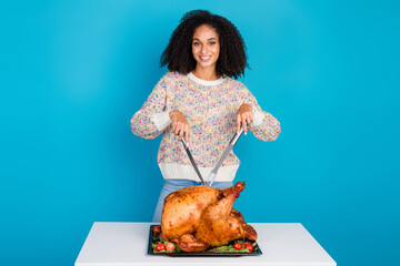 Canvas Print - Photo portrait of attractive young woman celebrate thanksgiving cutting dinner turkey isolated on blue color background