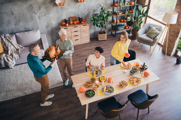 Poster - High angle view photo of four relatives family prepare baked chicken gather celebrate thanksgiving dinner apartment indoors