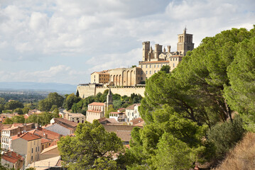 La colline de Béziers en été. France