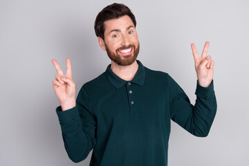 Canvas Print - Photo of cheerful good mood attractive man wear stylish green clothes v-sign isolated on gray color background