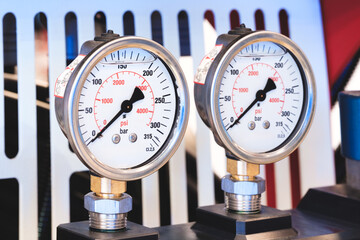 Aufkleber - Two pressure gauges are next to each other. One of them is showing a reading of 400 PSI