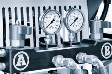 Aufkleber - Two pressure gauges are next to each other. One of them is showing a reading of 400 PSI