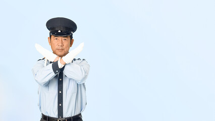 Leinwandbilder - 手でバツ印を見せる男性警備員