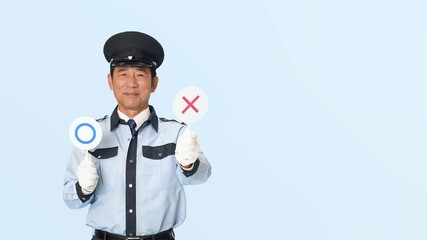 Leinwandbilder - バツ印を見せる男性警備員